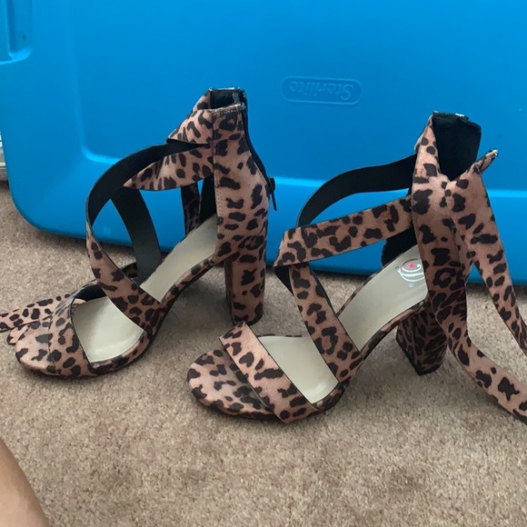 Leopard print heeled wrap sandals - Picture 3 of 4